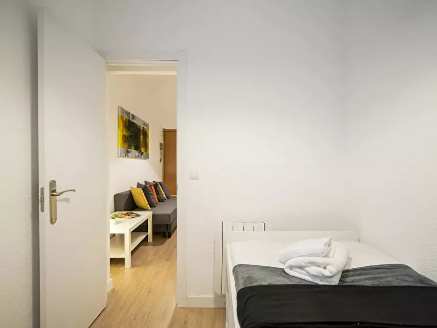 Immagine 10 di Appartamento in affitto  in Calle Monteleón a Madrid