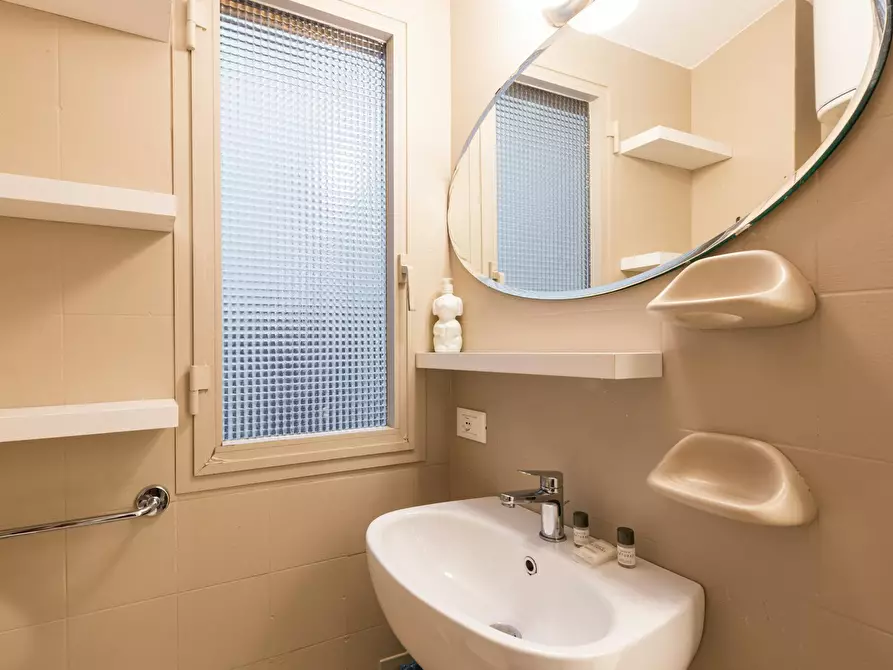 Immagine 10 di Appartamento in affitto  in Via Gino Capponi a Firenze