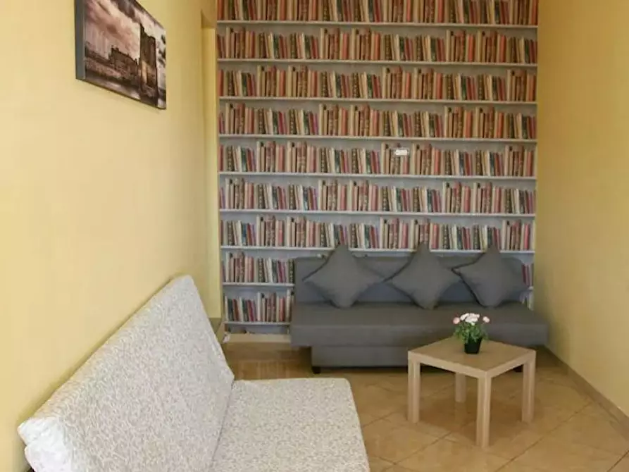 Immagine 10 di Camera in affitto  in Piazzetta Olivella a Napoli