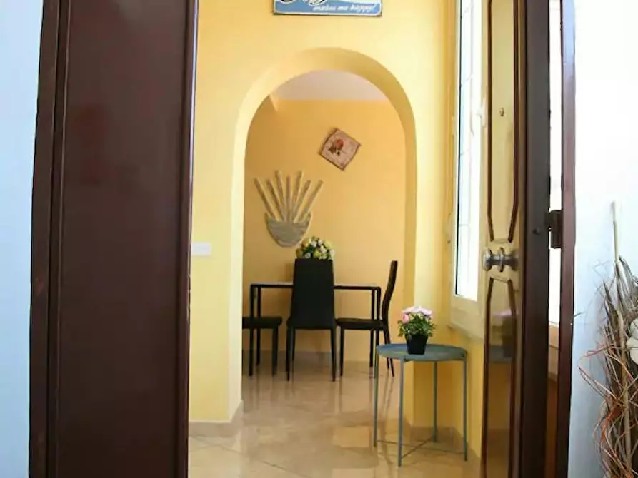 Immagine 7 di Camera in affitto  in Piazzetta Olivella a Napoli