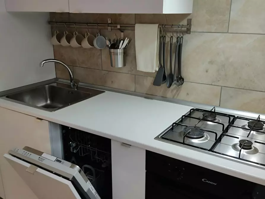 Immagine 10 di Appartamento in affitto  in Via Alghero a Roma