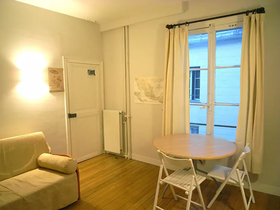Immagine 3 di Appartamento in affitto  in Rue de Condé a Paris 06
