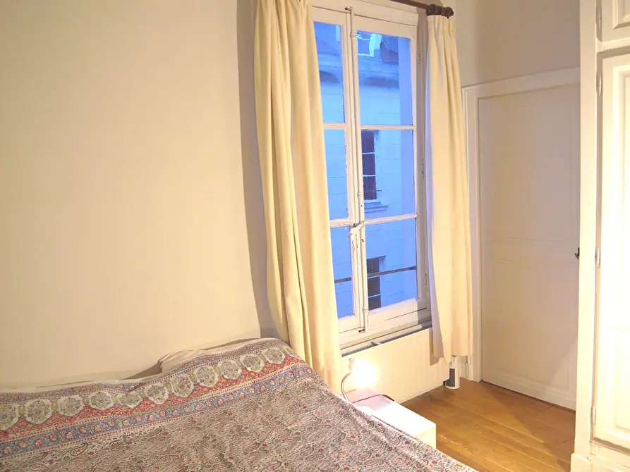 Immagine 2 di Appartamento in affitto  in Rue de Condé a Paris 06