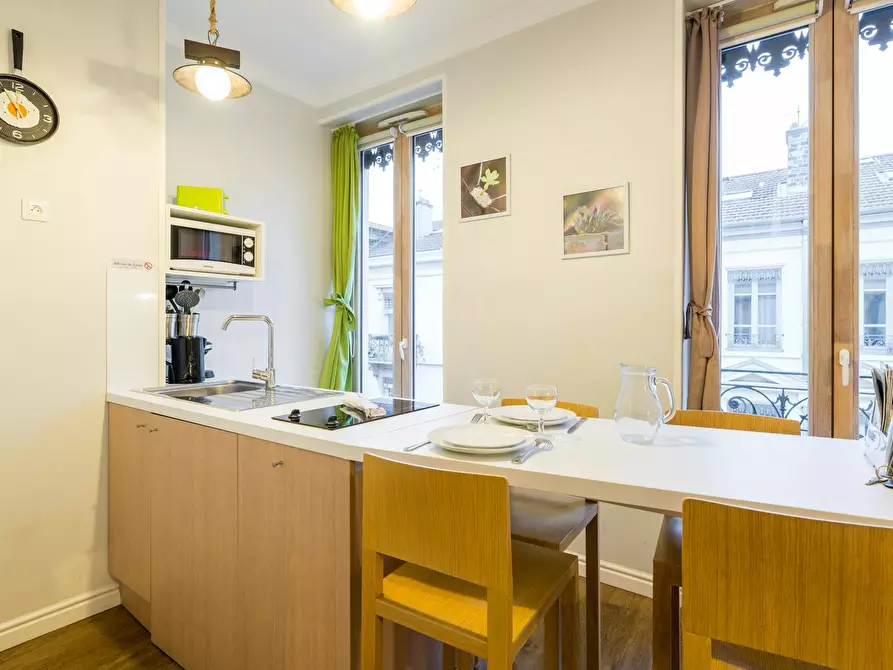 Immagine 10 di Appartamento in affitto  in Rue des Charmettes a Lyon