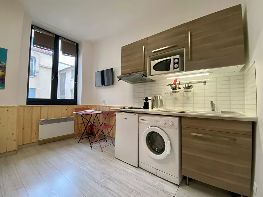 Immagine 3 di Appartamento in affitto  in Rue d'Anvers a Lyon