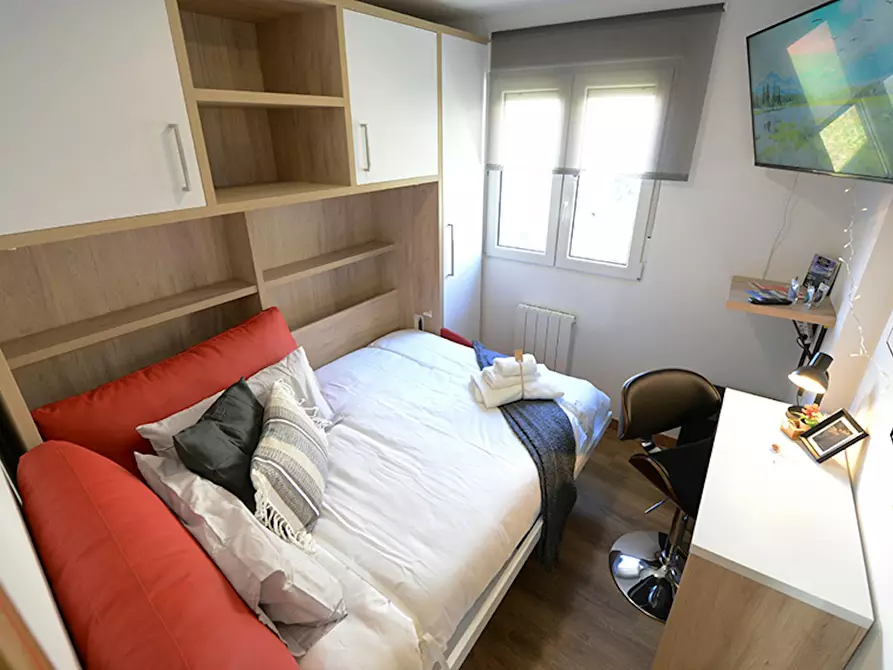 Immagine 1 di Camera in affitto  in Zabalbide kalea a Bilbao
