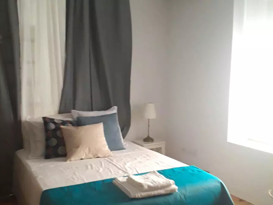 Immagine 6 di Appartamento in affitto  in Calle de San Blas a Madrid