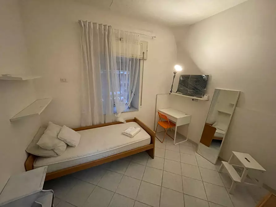 Immagine 5 di Camera in affitto  in Via San Giovanni in Porta a Napoli