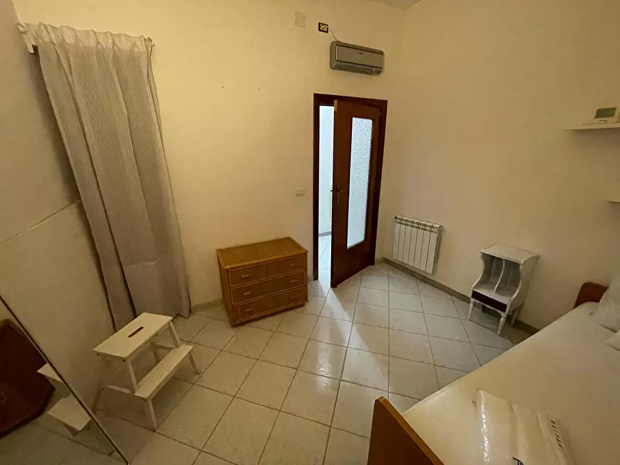 Immagine 4 di Camera in affitto  in Via San Giovanni in Porta a Napoli