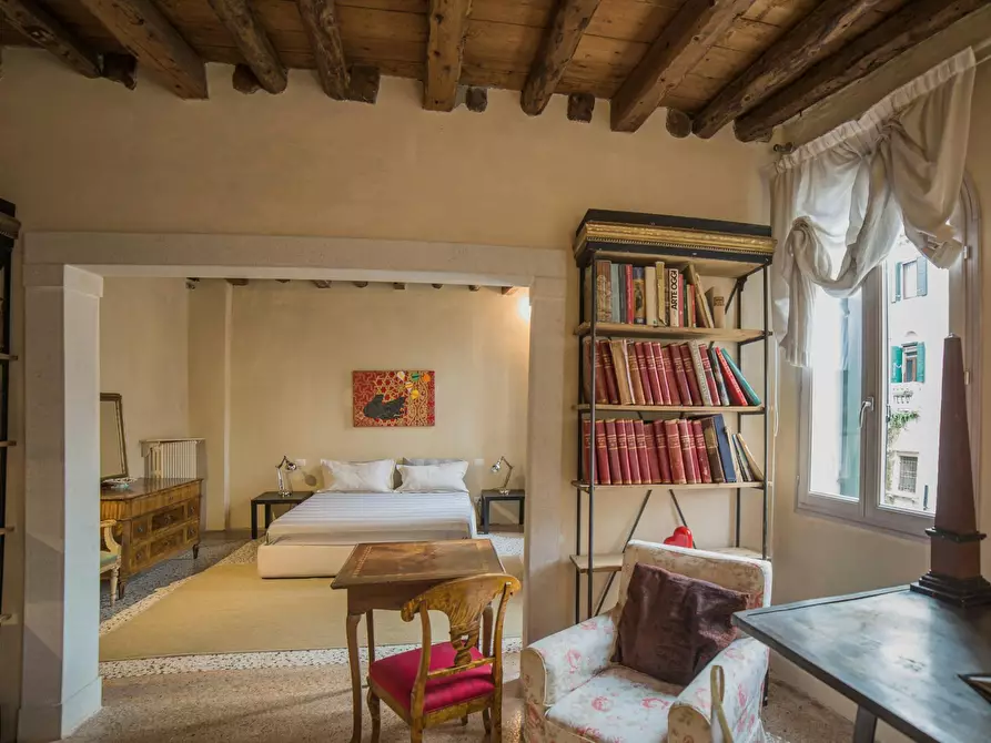 Immagine 6 di Appartamento in affitto  in Fondamenta dei Mori a Venezia