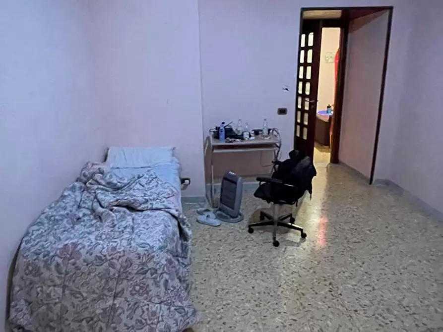 Immagine 1 di Camera in affitto  in Via Domenico Cirillo a Napoli