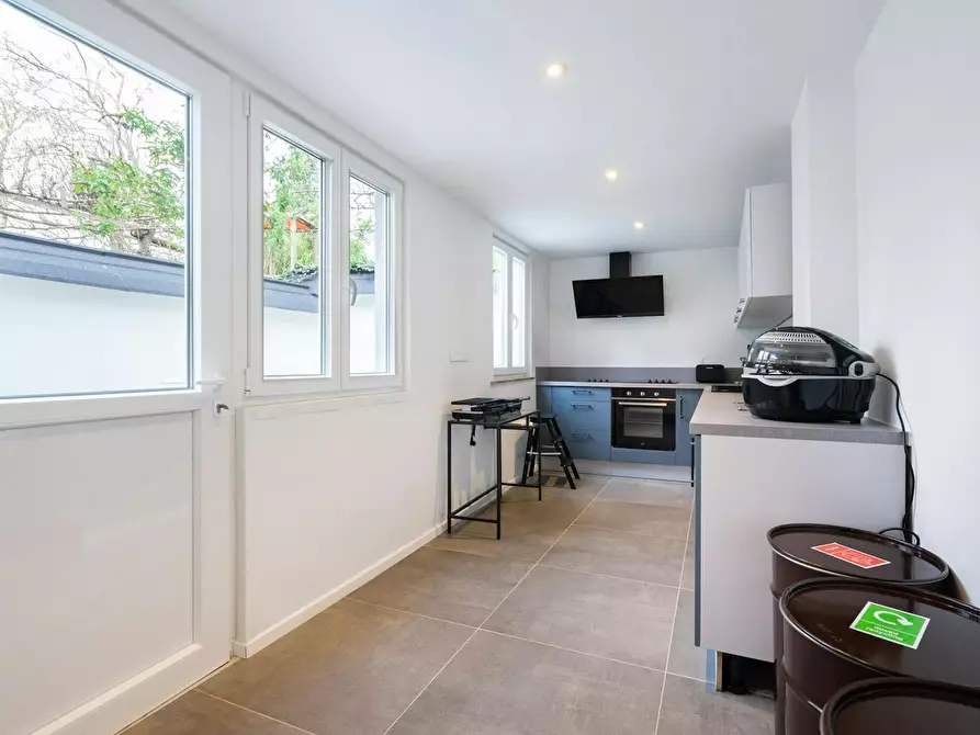 Immagine 10 di Camera in affitto  in Rue de l'Athénée a Charleroi