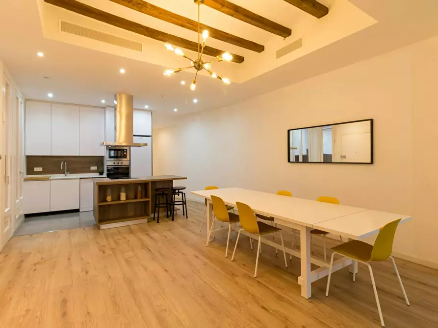 Immagine 10 di Appartamento in affitto  in Carrer La Rambla a Barcelona