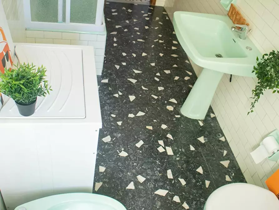 Immagine 10 di Camera in affitto  in Via Tiziano a Cagliari