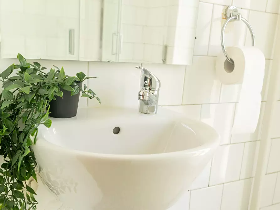 Immagine 5 di Camera in affitto  in Via Tiziano a Cagliari