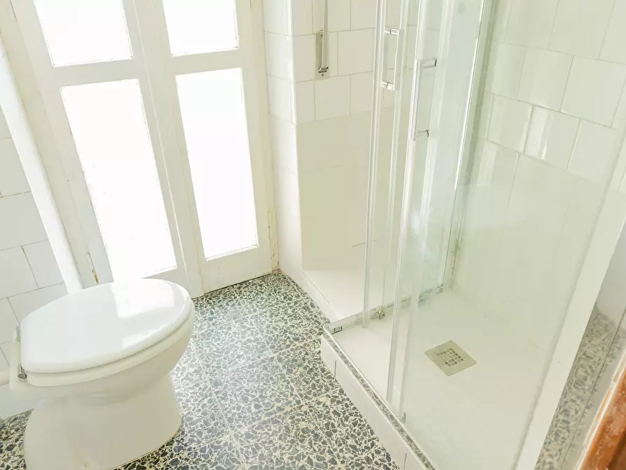 Immagine 6 di Camera in affitto  in Via Tiziano a Cagliari