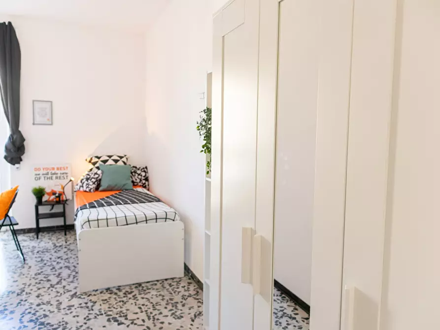 Immagine 2 di Camera in affitto  in Via Tiziano a Cagliari