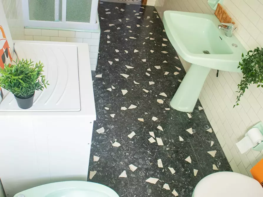 Immagine 10 di Camera in affitto  in Via Tiziano a Cagliari