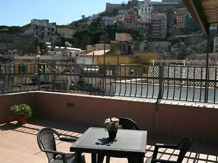 Immagine 10 di Camera in affitto  in Piazzetta Olivella a Napoli