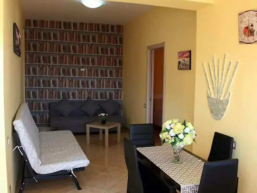 Immagine 8 di Camera in affitto  in Piazzetta Olivella a Napoli