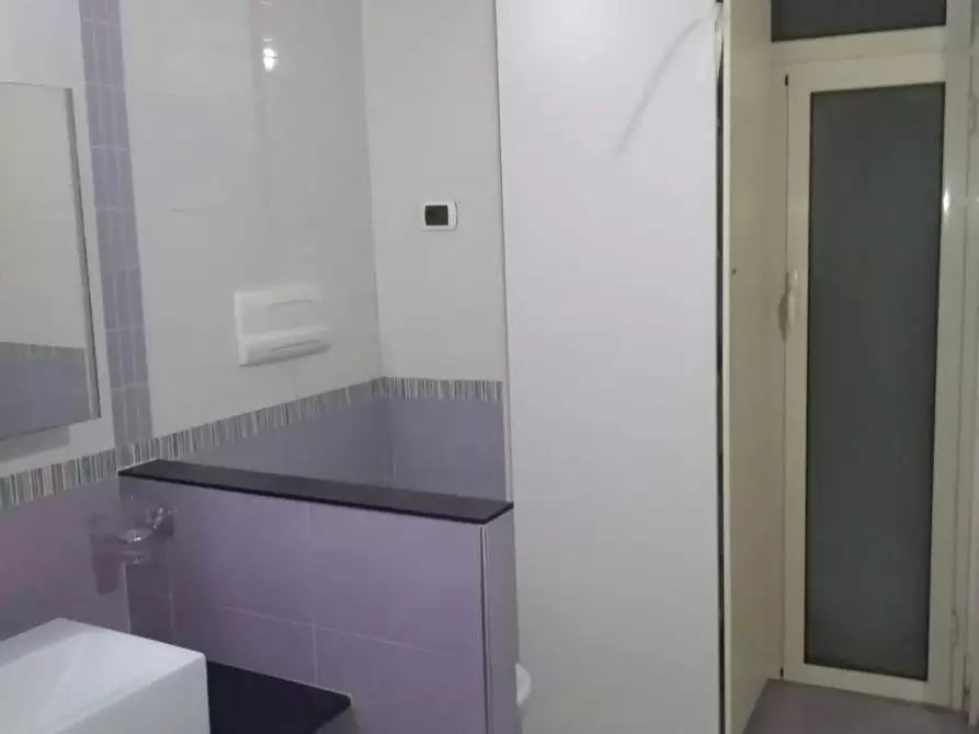 Immagine 9 di Camera in affitto  in Via Ventaglieri a Napoli