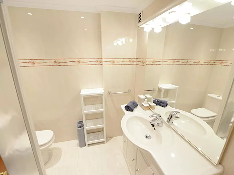 Immagine 7 di Camera in affitto  in Amadeo Deprit Kalea a Bilbao