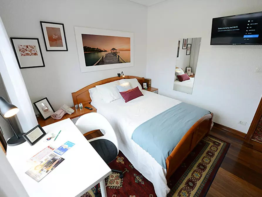 Immagine 3 di Camera in affitto  in Amadeo Deprit Kalea a Bilbao