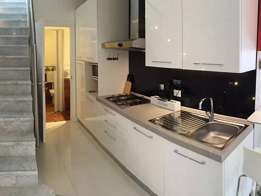 Immagine 4 di Camera in affitto  in Via San Zanobi a Firenze