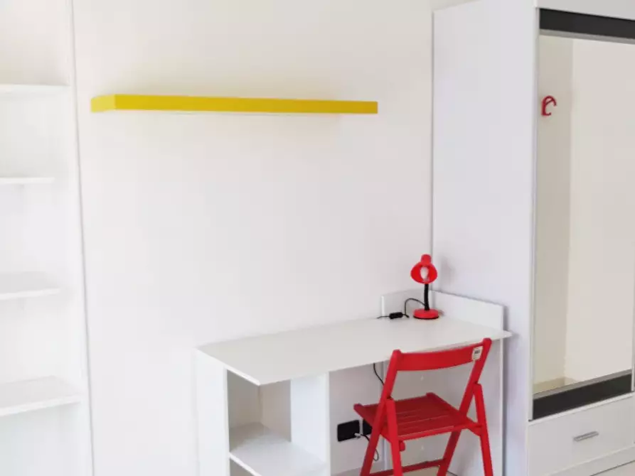 Immagine 2 di Camera in affitto  in Via Staffarda a Torino