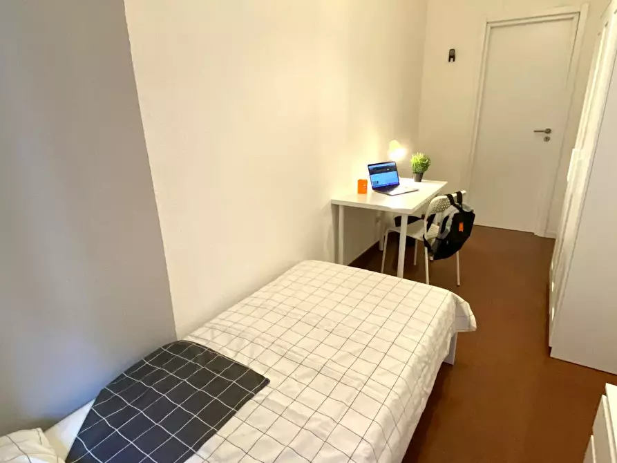 Immagine 8 di Camera in affitto  in Via Prospero Petroni a Bari