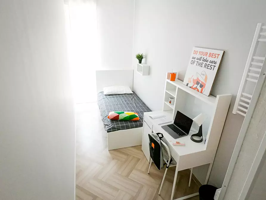 Immagine 7 di Camera in affitto  in Via Giulio Petroni a Bari