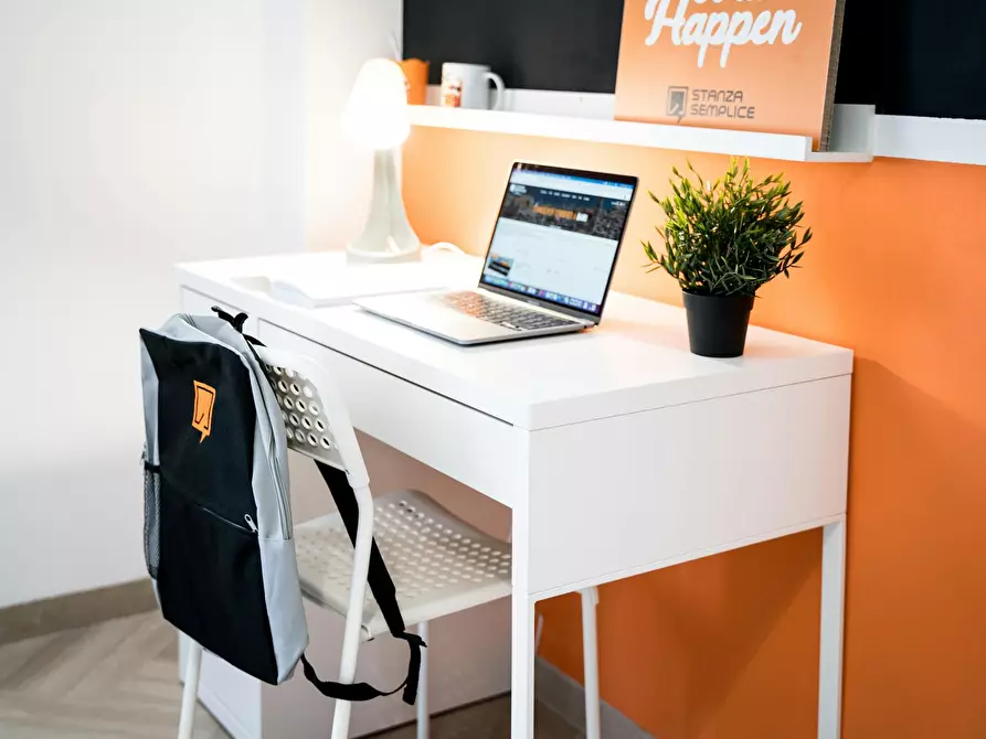 Immagine 6 di Camera in affitto  in Via Giulio Petroni a Bari