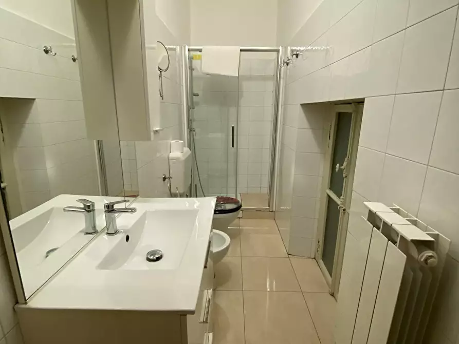 Immagine 9 di Camera in affitto  in Corso Re Umberto a Torino