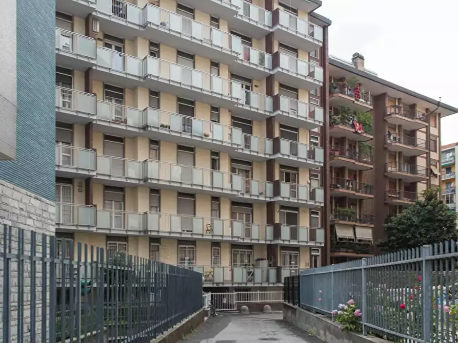 Immagine 10 di Camera in affitto  in Via Carnia a Milano