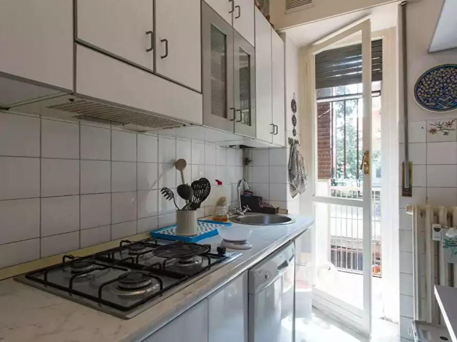 Immagine 5 di Camera in affitto  in Via Carnia a Milano