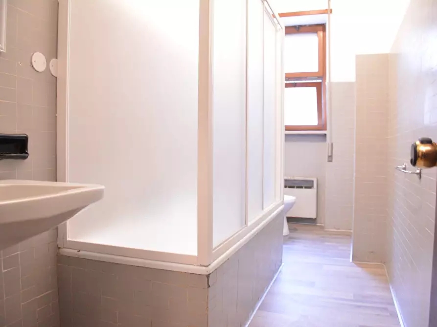 Immagine 8 di Camera in affitto  in Via Tigellio a Cagliari