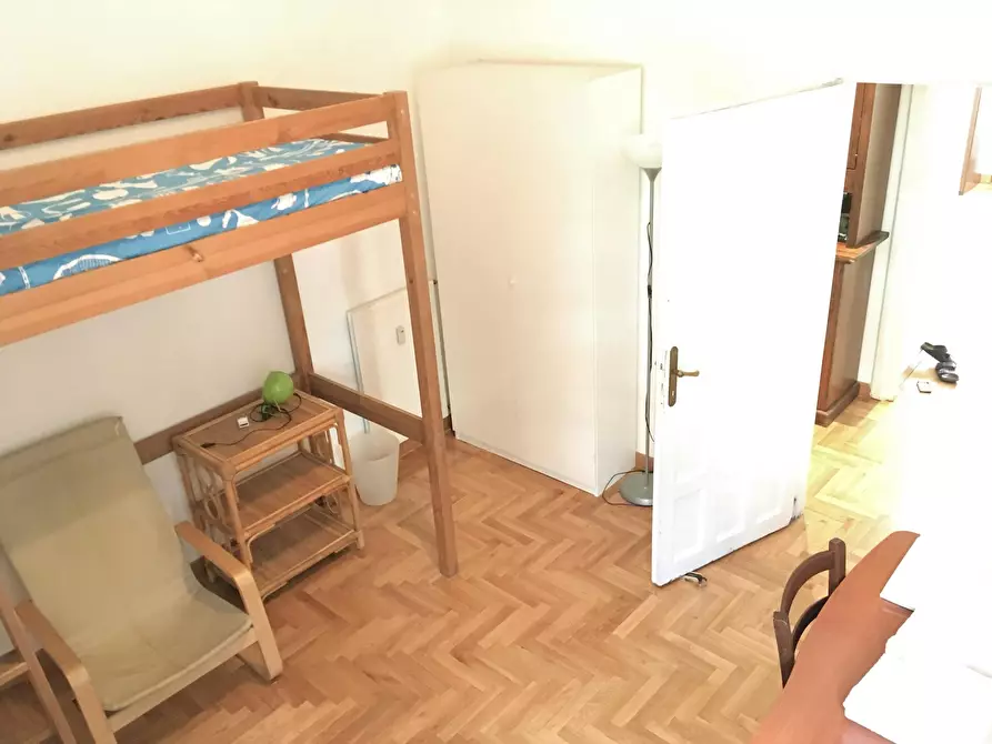 Immagine 3 di Camera in affitto  in Via La Spezia a Roma