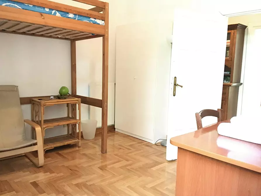 Immagine 2 di Camera in affitto  in Via La Spezia a Roma