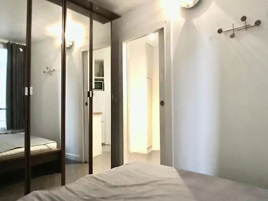Immagine 3 di Appartamento in affitto  in Rue des Trois Frères a Paris 18