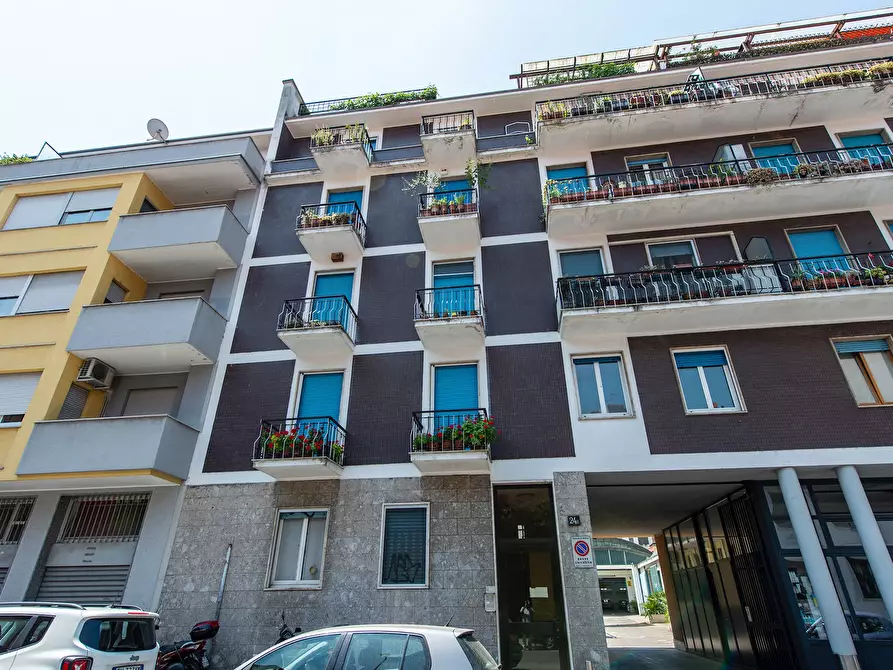 Immagine 3 di Camera in affitto  in Via Arcivescovo Romilli a Milano