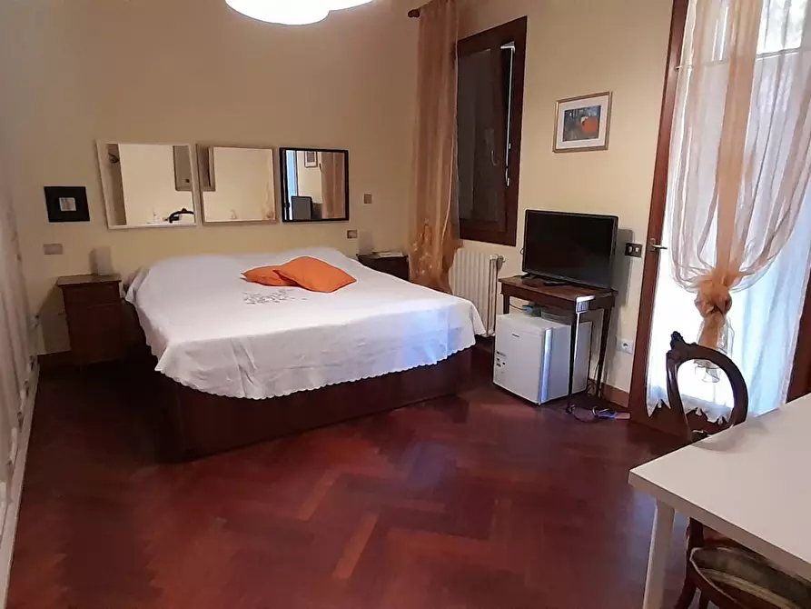 Immagine 1 di Camera in affitto  in Via Aleardo Aleardi a Padova