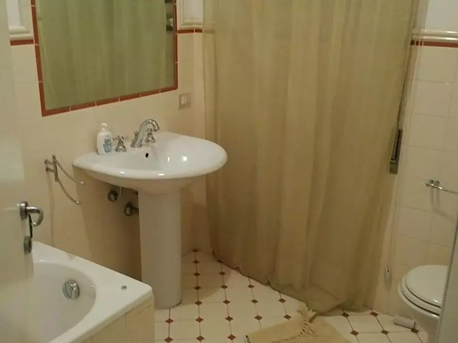 Immagine 10 di Camera in affitto  in Via Bernardo Barbiellini Amidei a Roma
