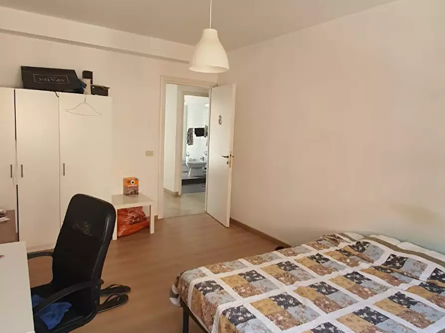 Immagine 2 di Camera in affitto  in Via della Brianza a Roma