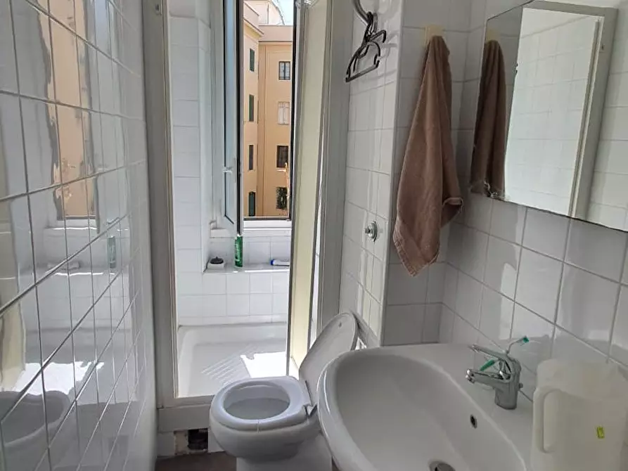 Immagine 10 di Camera in affitto  in Via della Brianza a Roma