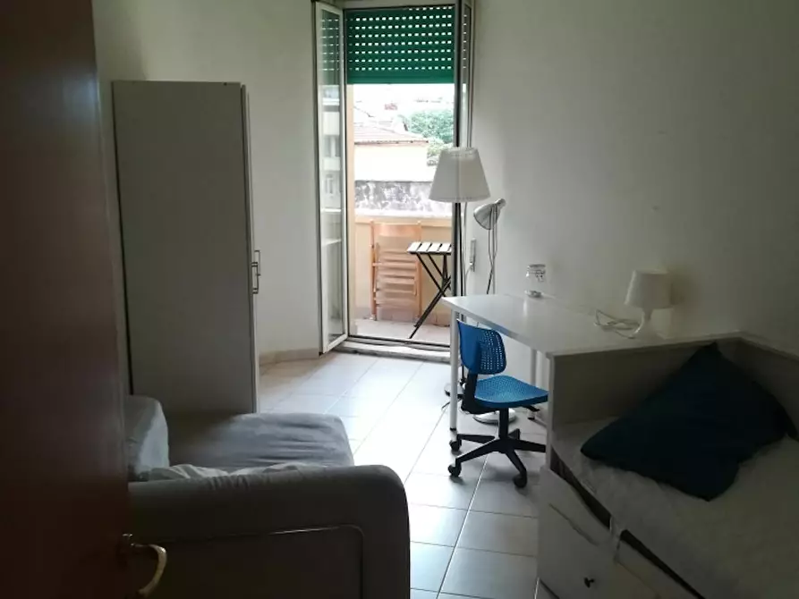 Immagine 3 di Camera in affitto  in Via Chisimaio a Roma