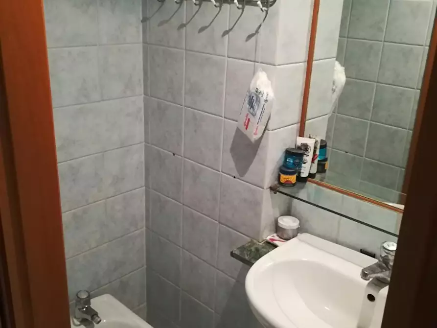 Immagine 7 di Camera in affitto  in Via Chisimaio a Roma