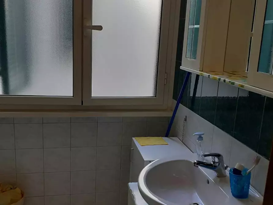 Immagine 6 di Camera in affitto  in Via Sirte a Roma