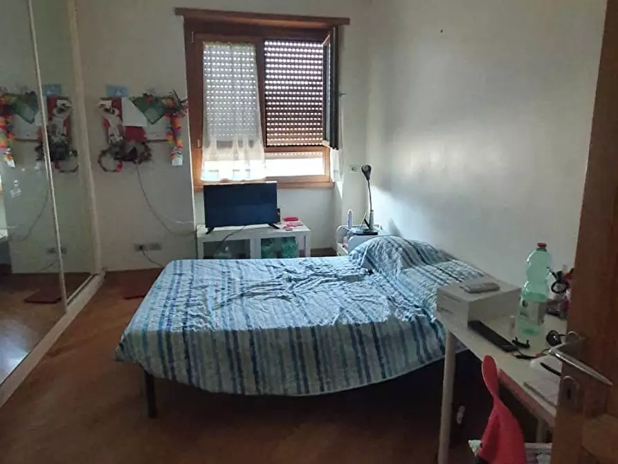 Immagine 2 di Camera in affitto  in Via Diego Angeli a Roma