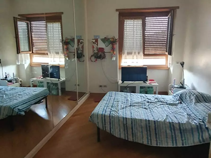 Immagine 1 di Camera in affitto  in Via Diego Angeli a Roma