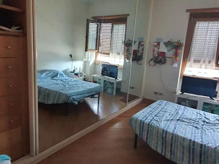 Immagine 3 di Camera in affitto  in Via Diego Angeli a Roma